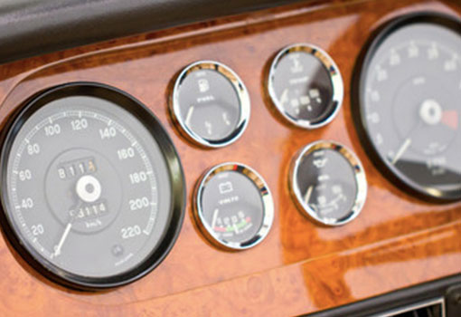 各種内装品の取付けを行います！